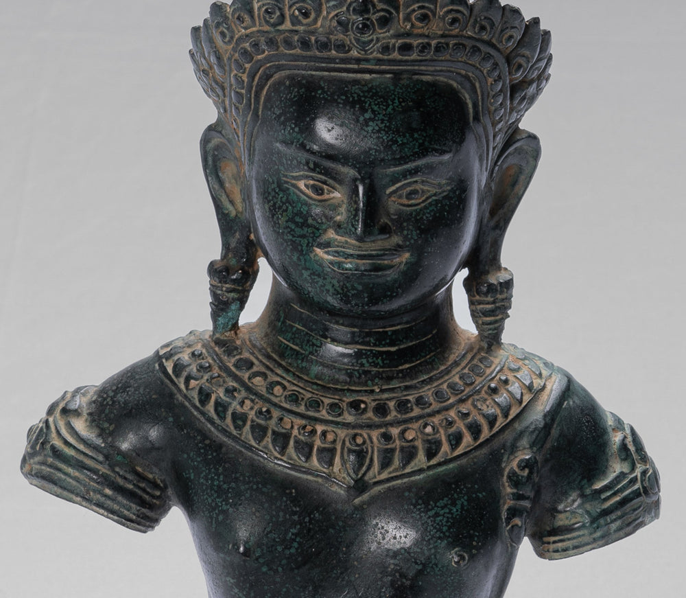 ¿Cómo alteraron las prácticas religiosas regionales los atributos y simbolismo de Vishnu?