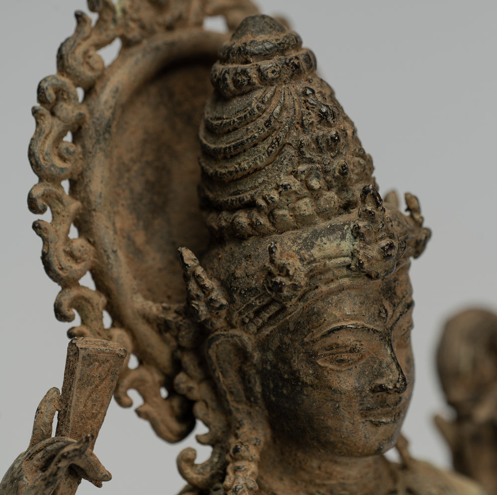 Vishnu - Statue de Vishnu assise en bronze de Majapahit indonésien de style Java antique - 29 cm/12"