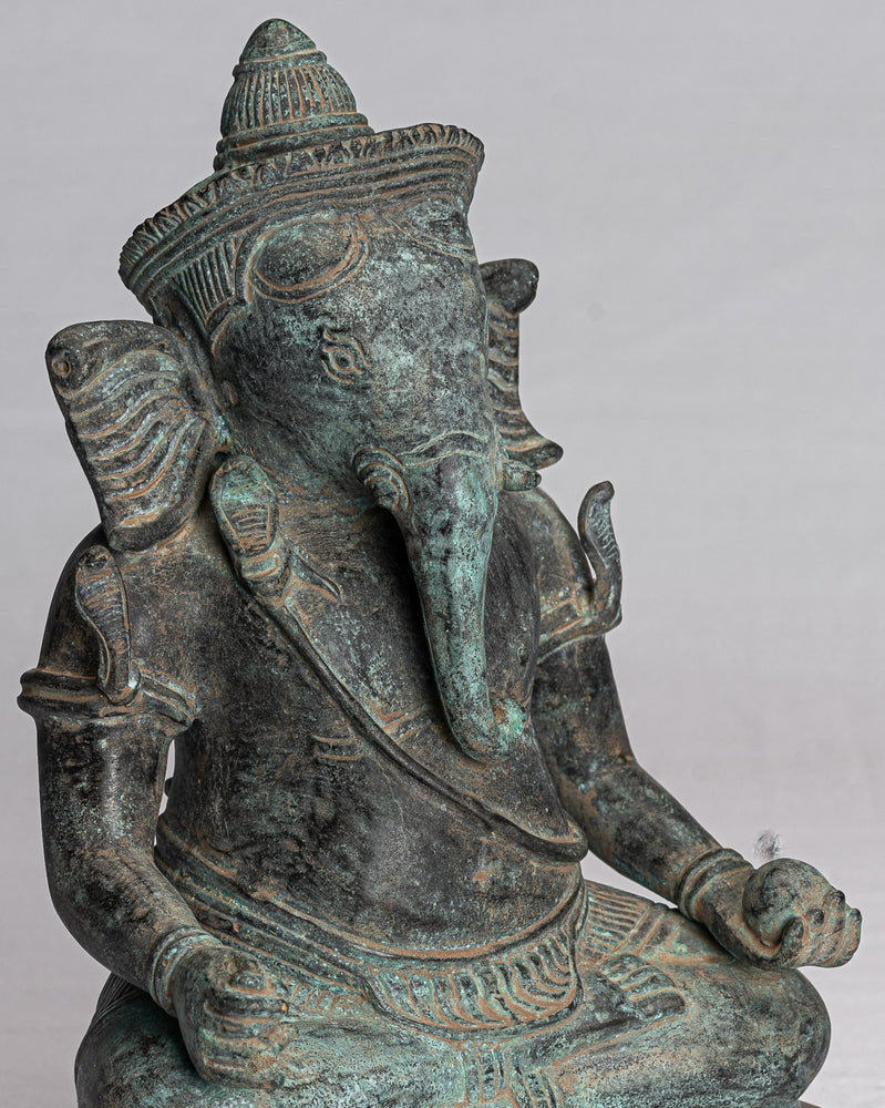 Statua di Ganesha - Statua Bayon Ganesh in bronzo seduto in stile Khmer antico - 24 cm/10"