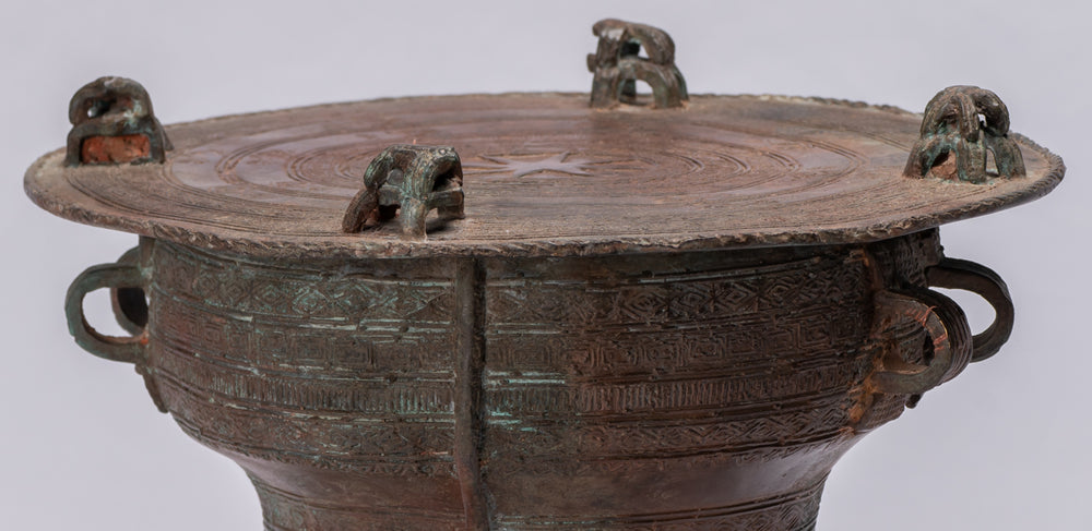 Tambour de pluie thaïlandais – Tambour de pluie sur pied en bronze de style thaïlandais antique – 19 cm/8"