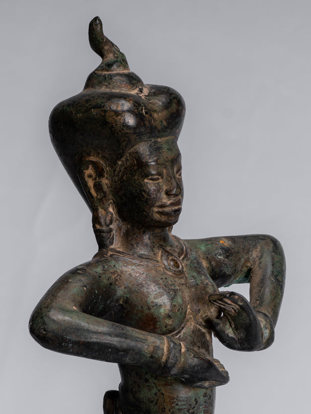 Statue antique d'Apsara ou d'ange dansante en bronze de style khmer Baphuon - 34 cm/14"