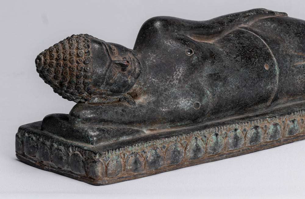 Statua di Buddha - Statua di Buddha Nirvana sdraiato in bronzo in stile tailandese antico del sud-est asiatico - Lunga 42 cm