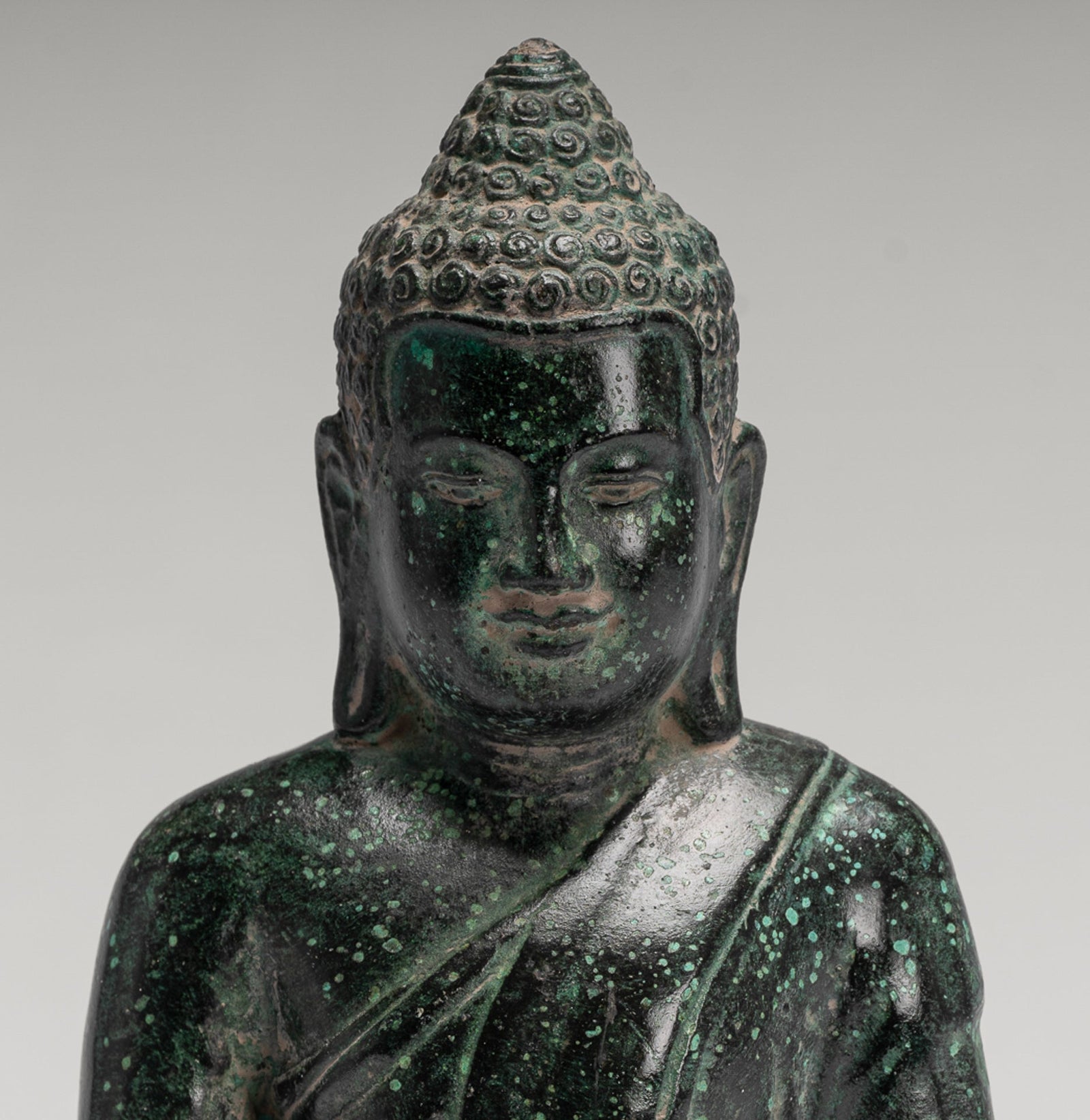 Statue de Bouddha – Bouddha – Statue de Bouddha de méditation assise en bronze de style khmer antique – 19 cm