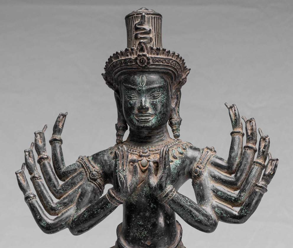 Statua di Shiva - Bronzo antico in stile Khmer Post-Bayon Ardhaparyanka Shiva - 10 braccia - 55 cm/22"