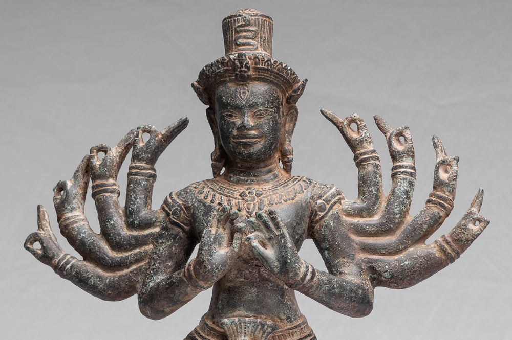 Statua di Shiva - Bronzo antico in stile Khmer Post-Bayon Ardhaparyanka Shiva - 10 braccia - 50 cm/20"