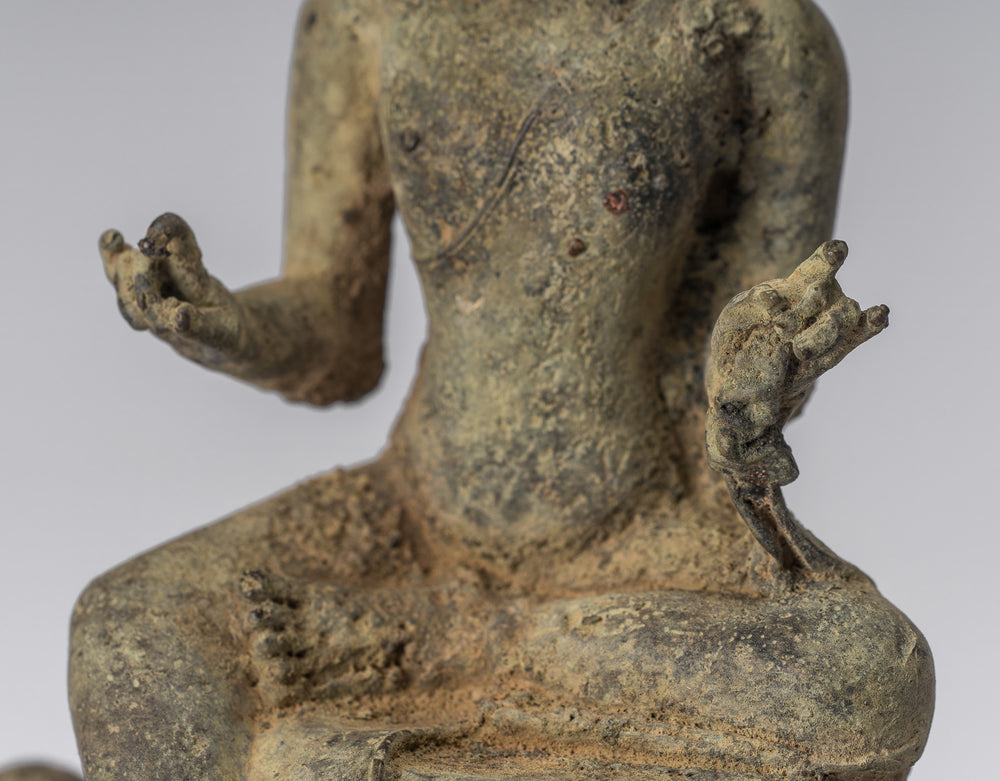 Statua di Buddha - Buddha giavanese seduto in bronzo antico in stile indonesiano - 18 cm/7"