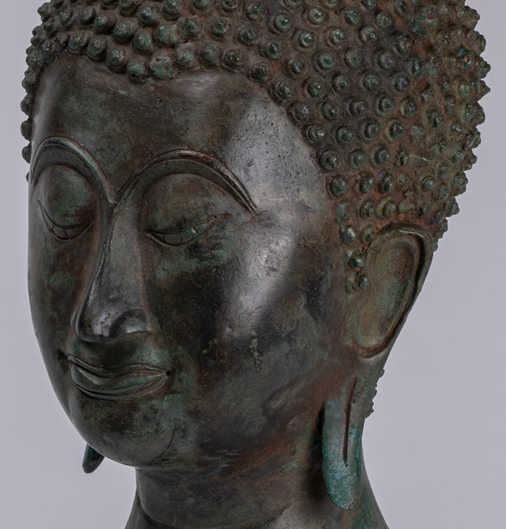 Tête de Bouddha – Tête de Bouddha en bronze montée sur Sukhothai de style thaïlandais antique – 39 cm/16"