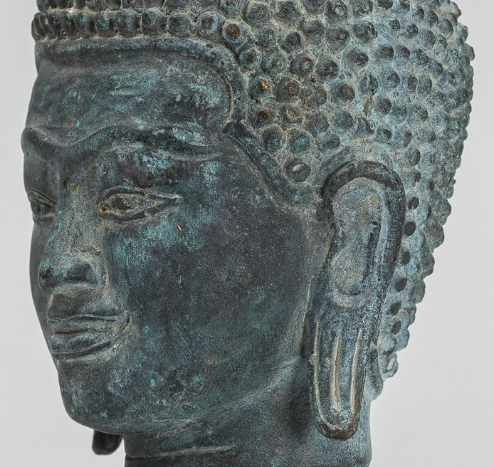 Statua di Buddha - Testa di Buddha con fiore di loto in bronzo antico in stile Khmer - 22 cm/9"