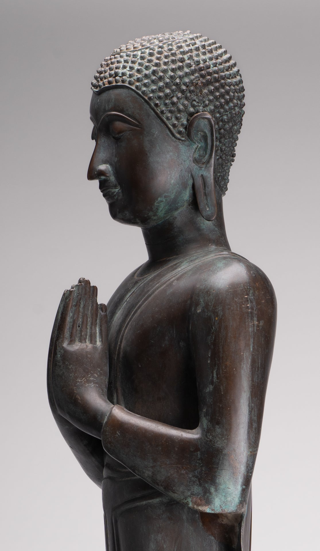 Statua di monaco in piedi di adorazione in legno in stile tailandese antico - 100 cm/40"