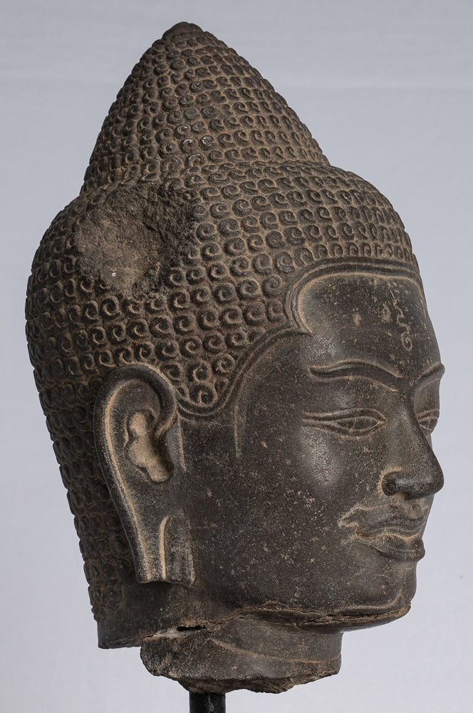 Statua di Shiva - Statua con testa di Shiva in pietra nera in stile Khmer antico - Il Distruttore - 32 cm/13"