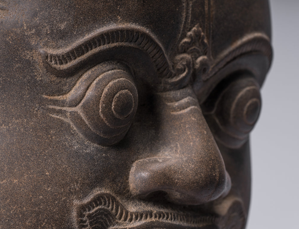 Estatua del Guardián - Antiguo Guardián del Templo Yaksha estilo Banteay Srei de piedra jemer - 58 cm / 23"