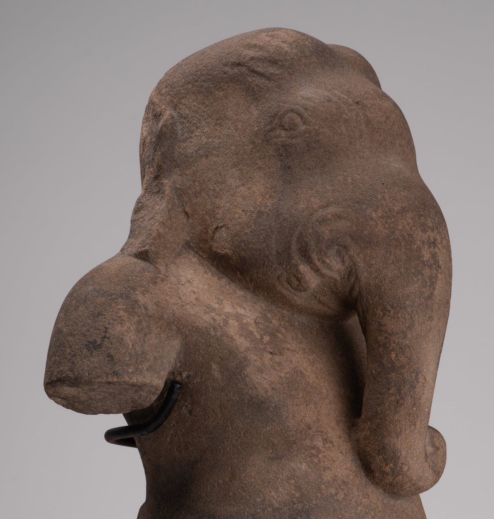 Statua di Ganesha - Statua del torso di Ganesha in pietra stile Khmer antico montato su Bayon - 61 cm/24"