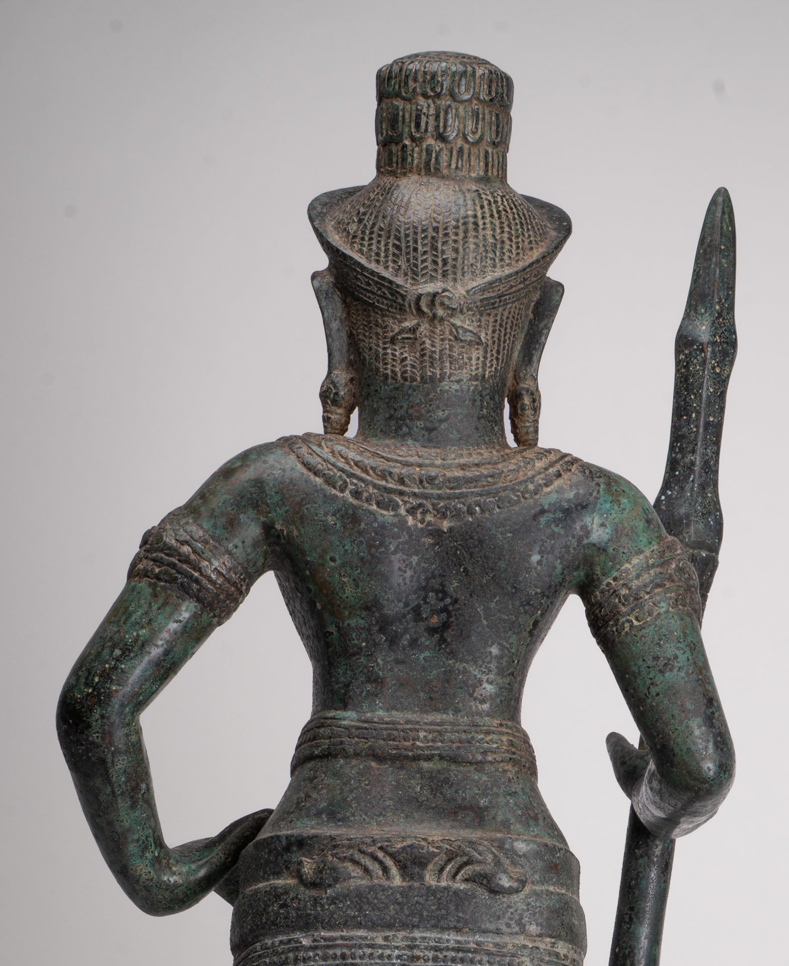 Shiva antique de style khmer en bronze debout de style Angkor Wat avec lance - 91 cm/36"