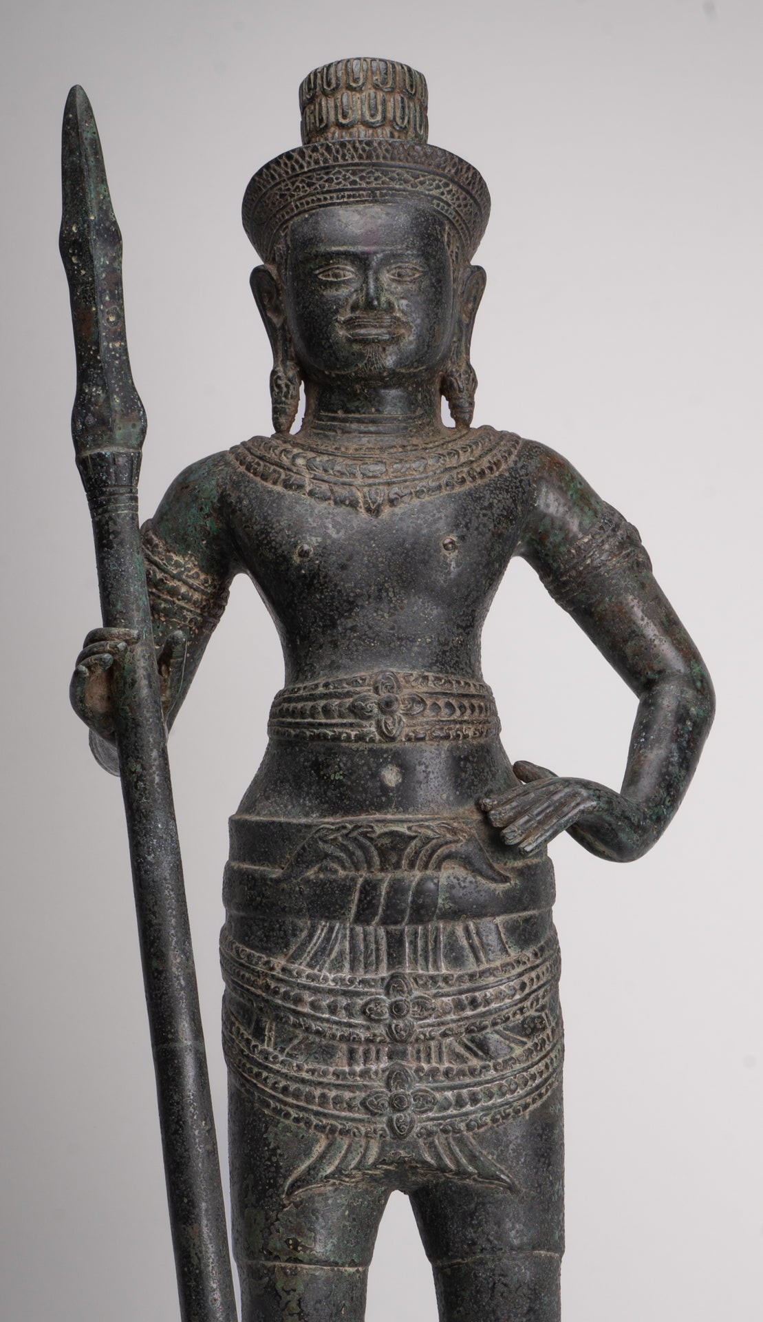 Shiva antique de style khmer en bronze debout de style Angkor Wat avec lance - 91 cm/36"