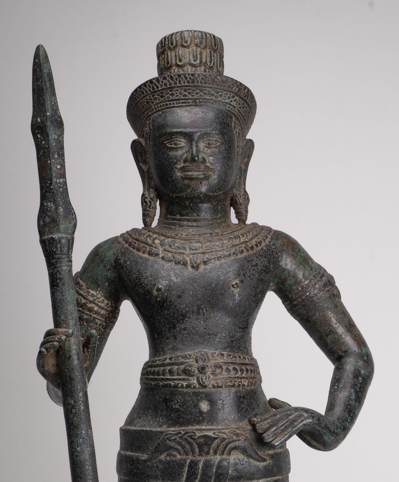 Shiva antique de style khmer en bronze debout de style Angkor Wat avec lance - 91 cm/36"