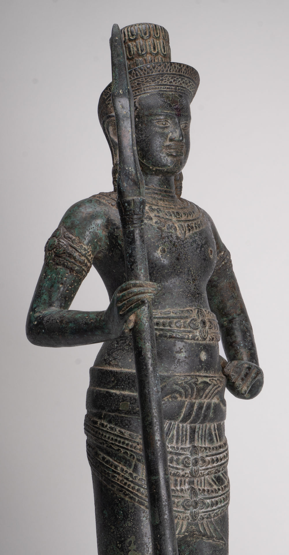 Shiva antique de style khmer en bronze debout de style Angkor Wat avec lance - 91 cm/36"