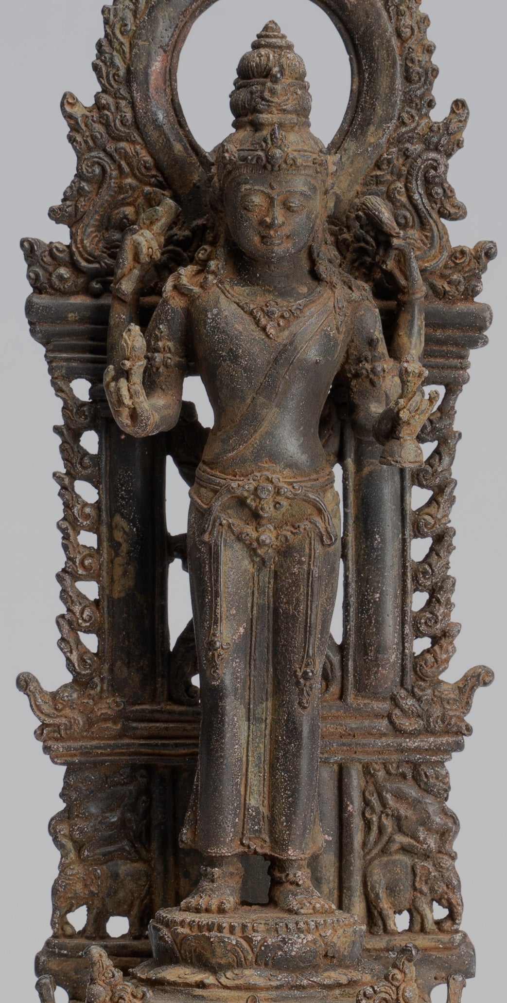 Statua Lokeshvara - Antique in stile indonesiano Bronzo giavanese in piedi statua Lokeshvara a 4 bracci - 26 cm/10 "