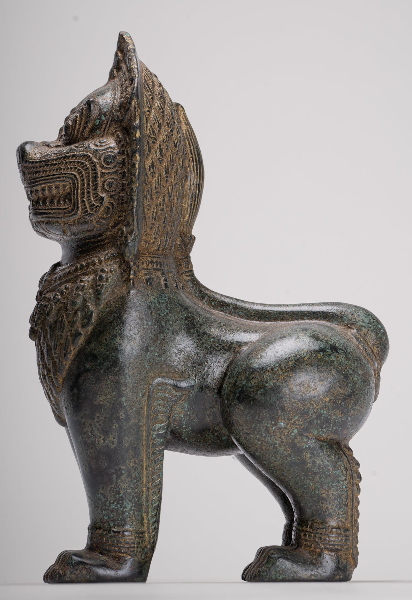 Tempellöwe – Stehender Tempelwächter oder Löwe aus Bronze im antiken Khmer-Stil – 28 cm