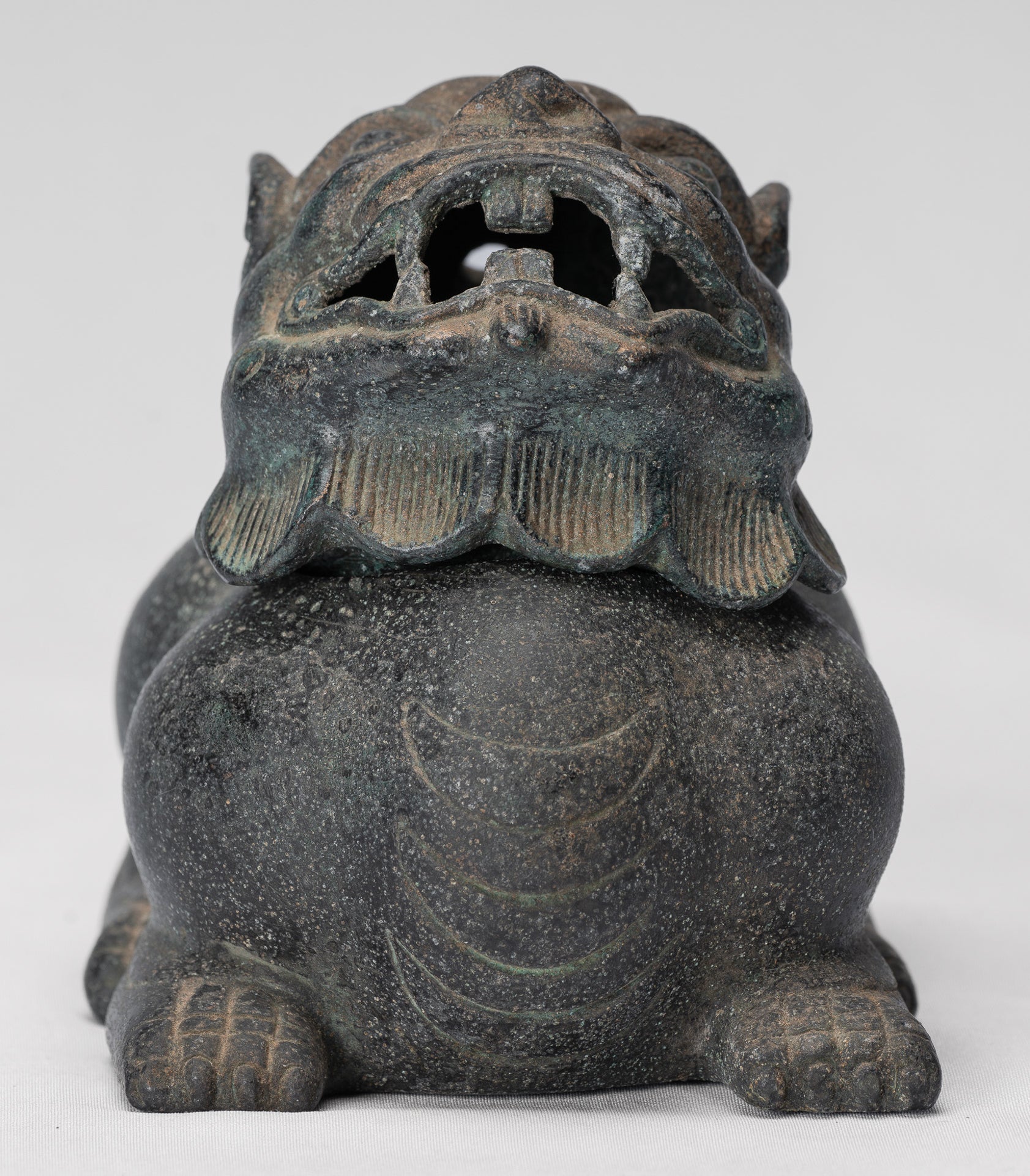 Antikes zweiteiliges Drachen-Räuchergefäß oder Räuchergefäß und Räucherstäbchenhalter aus Bronze im chinesischen Stil – 12 cm hoch