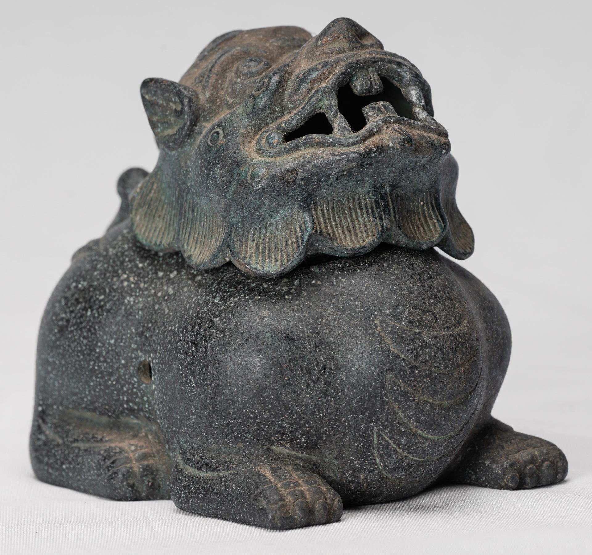 Antikes zweiteiliges Drachen-Räuchergefäß oder Räuchergefäß und Räucherstäbchenhalter aus Bronze im chinesischen Stil – 12 cm hoch