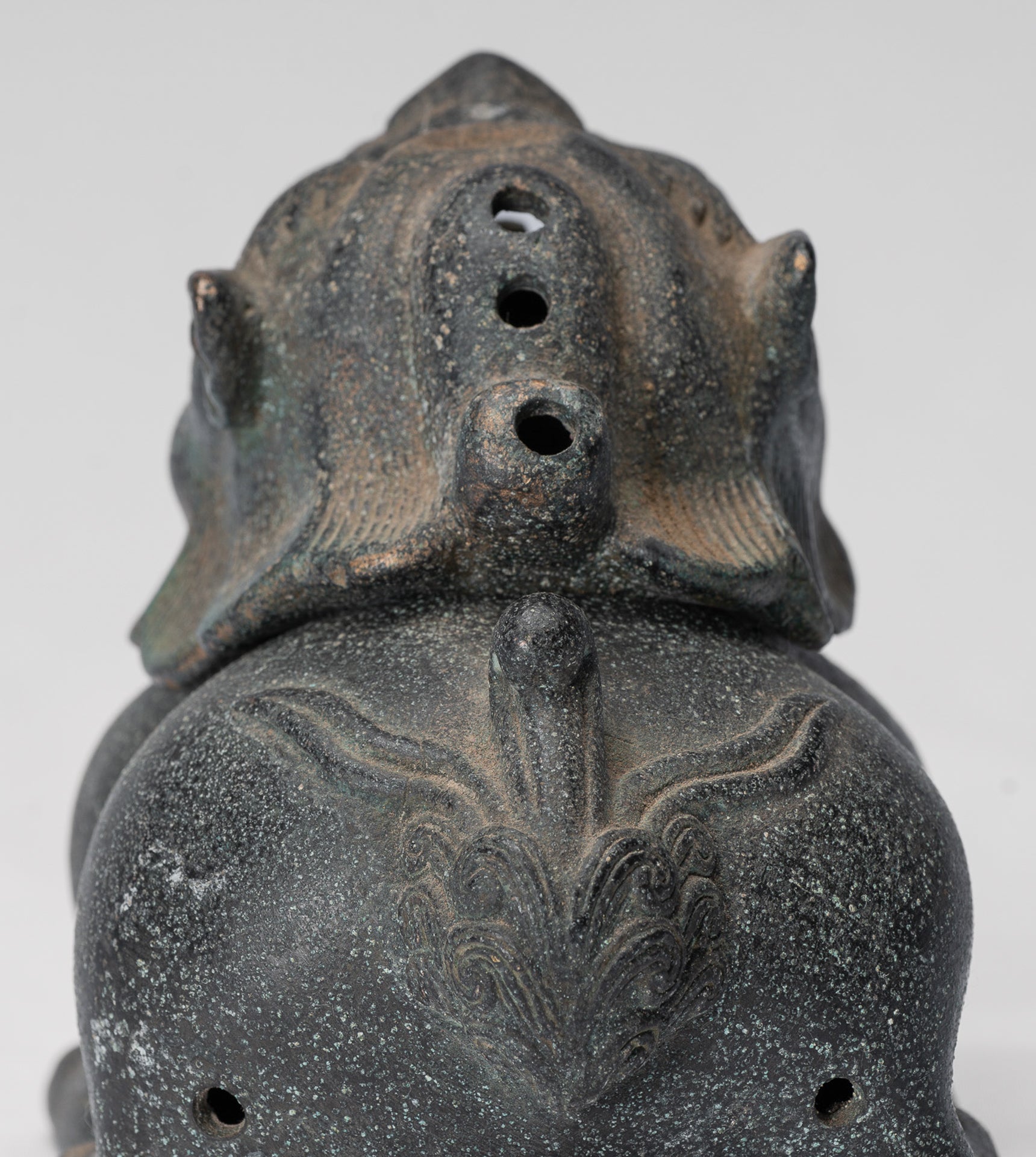 Antikes zweiteiliges Drachen-Räuchergefäß oder Räuchergefäß und Räucherstäbchenhalter aus Bronze im chinesischen Stil – 12 cm hoch