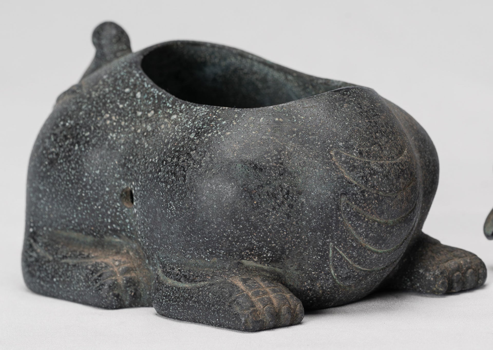 Antikes zweiteiliges Drachen-Räuchergefäß oder Räuchergefäß und Räucherstäbchenhalter aus Bronze im chinesischen Stil – 12 cm hoch