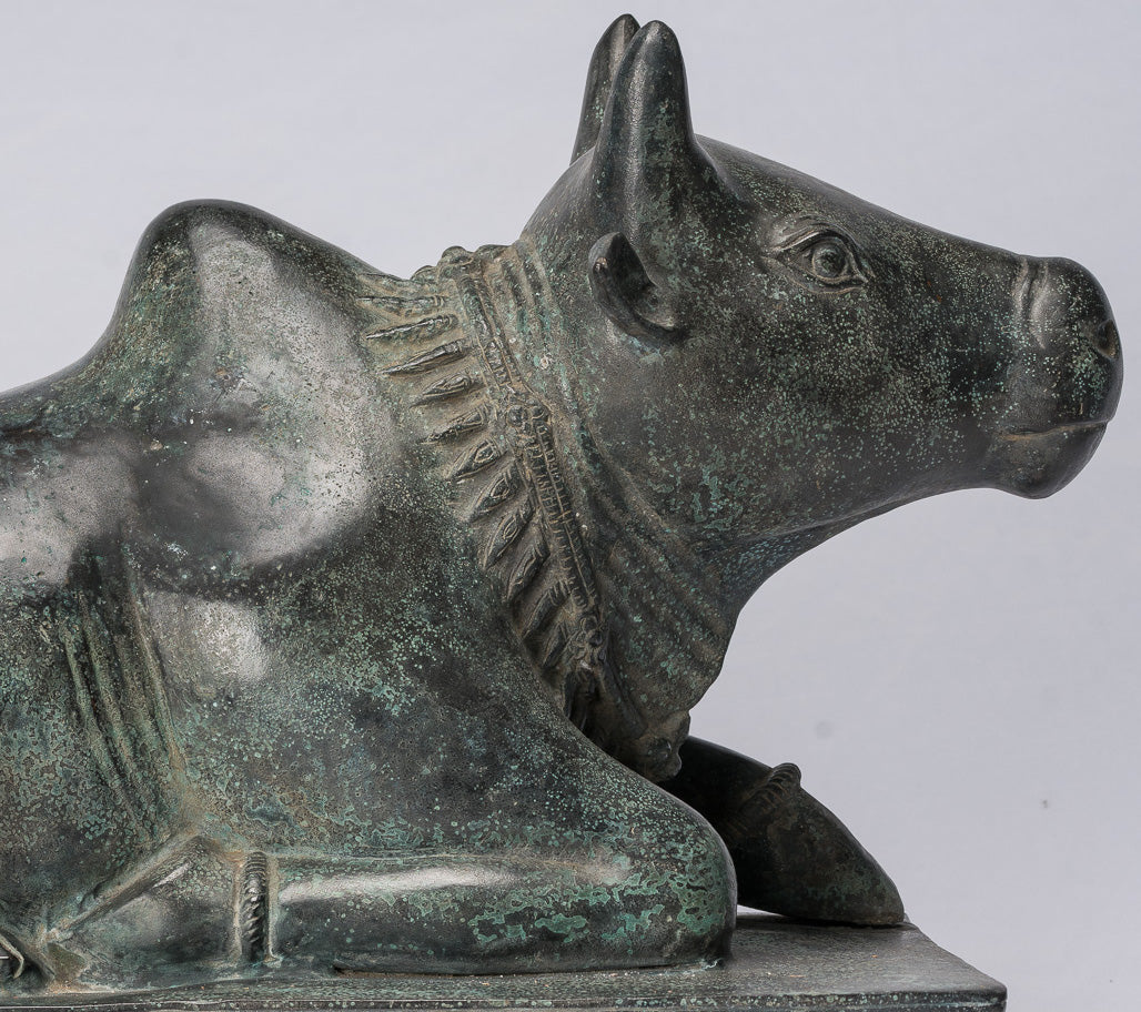 Statua Nandi in bronzo in stile Khmer antico - Monte di Shiva - 53 cm/21 "di lunghezza