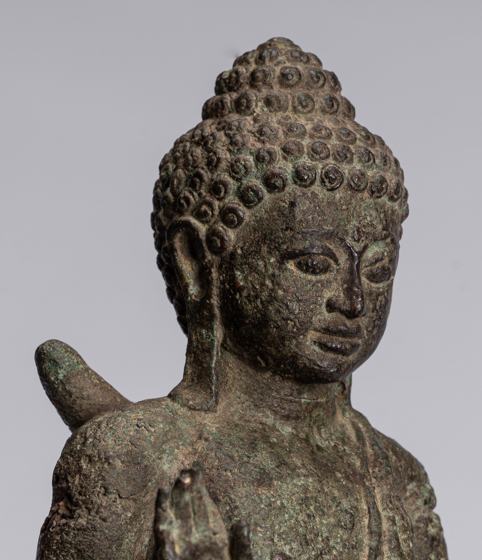 Statue de Bouddha – Statue de Bouddha de protection debout javanaise de style indonésien antique – 43 cm/17"