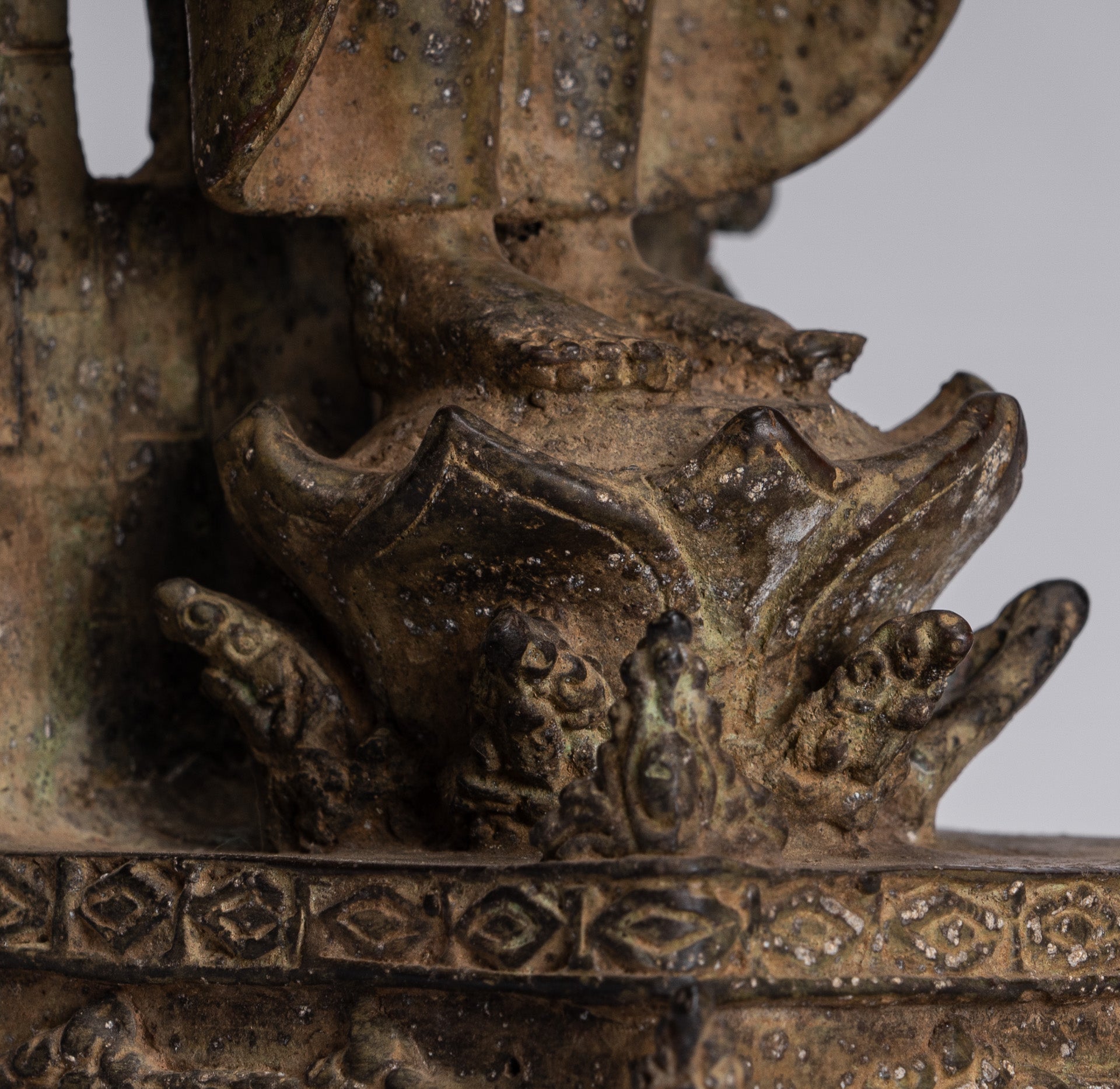 Buddha-Statue – Antike stehende Java-Buddha-Statue aus Bronze im indonesischen Stil – 39 cm/16 Zoll