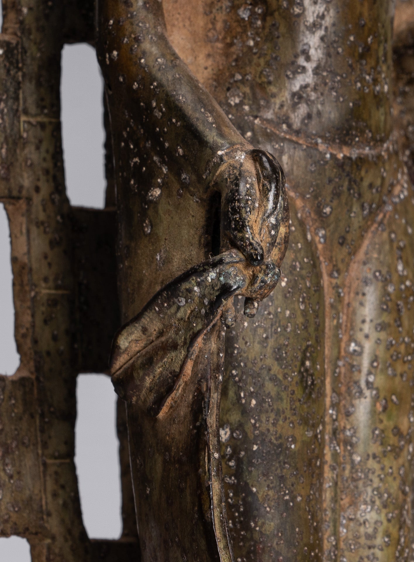 Buddha-Statue – Antike stehende Java-Buddha-Statue aus Bronze im indonesischen Stil – 39 cm/16 Zoll