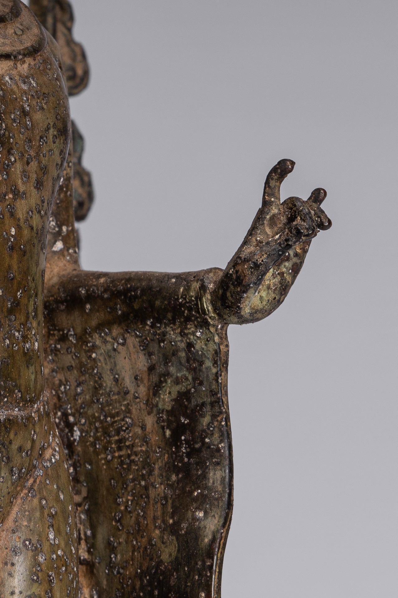 Buddha-Statue – Antike stehende Java-Buddha-Statue aus Bronze im indonesischen Stil – 39 cm/16 Zoll