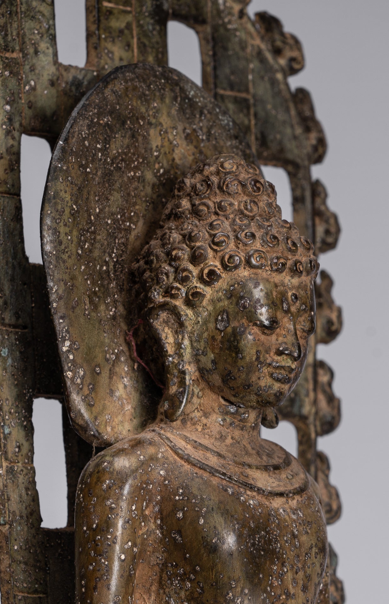 Buddha-Statue – Antike stehende Java-Buddha-Statue aus Bronze im indonesischen Stil – 39 cm/16 Zoll