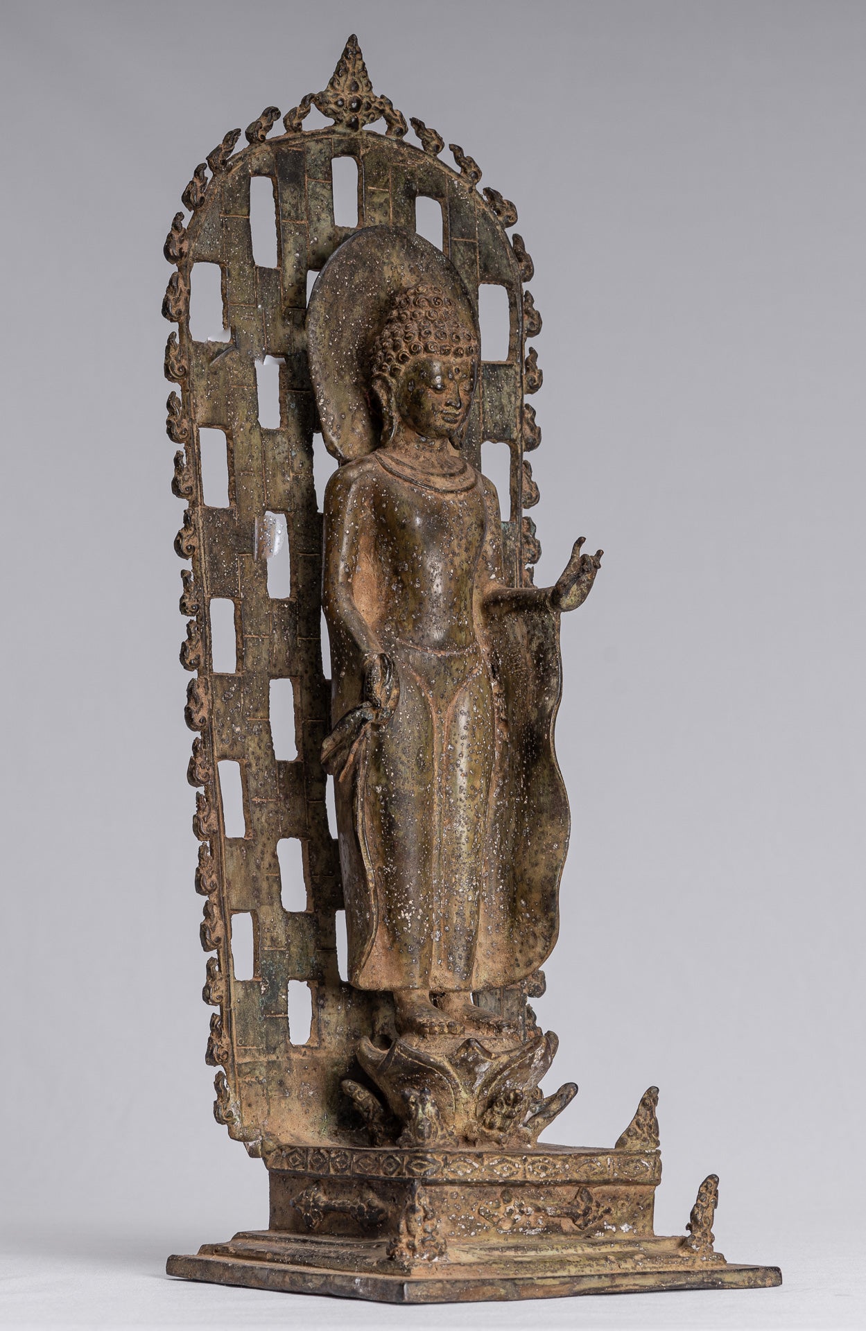 Buddha-Statue – Antike stehende Java-Buddha-Statue aus Bronze im indonesischen Stil – 39 cm/16 Zoll