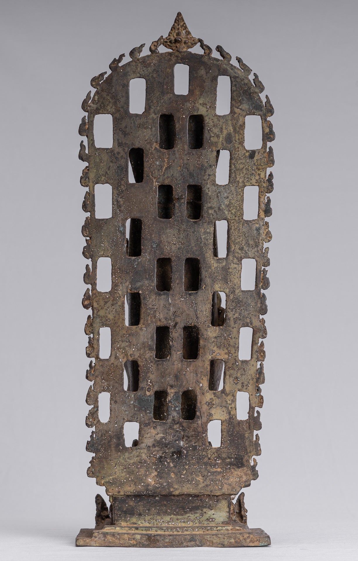 Buddha-Statue – Antike stehende Java-Buddha-Statue aus Bronze im indonesischen Stil – 39 cm/16 Zoll