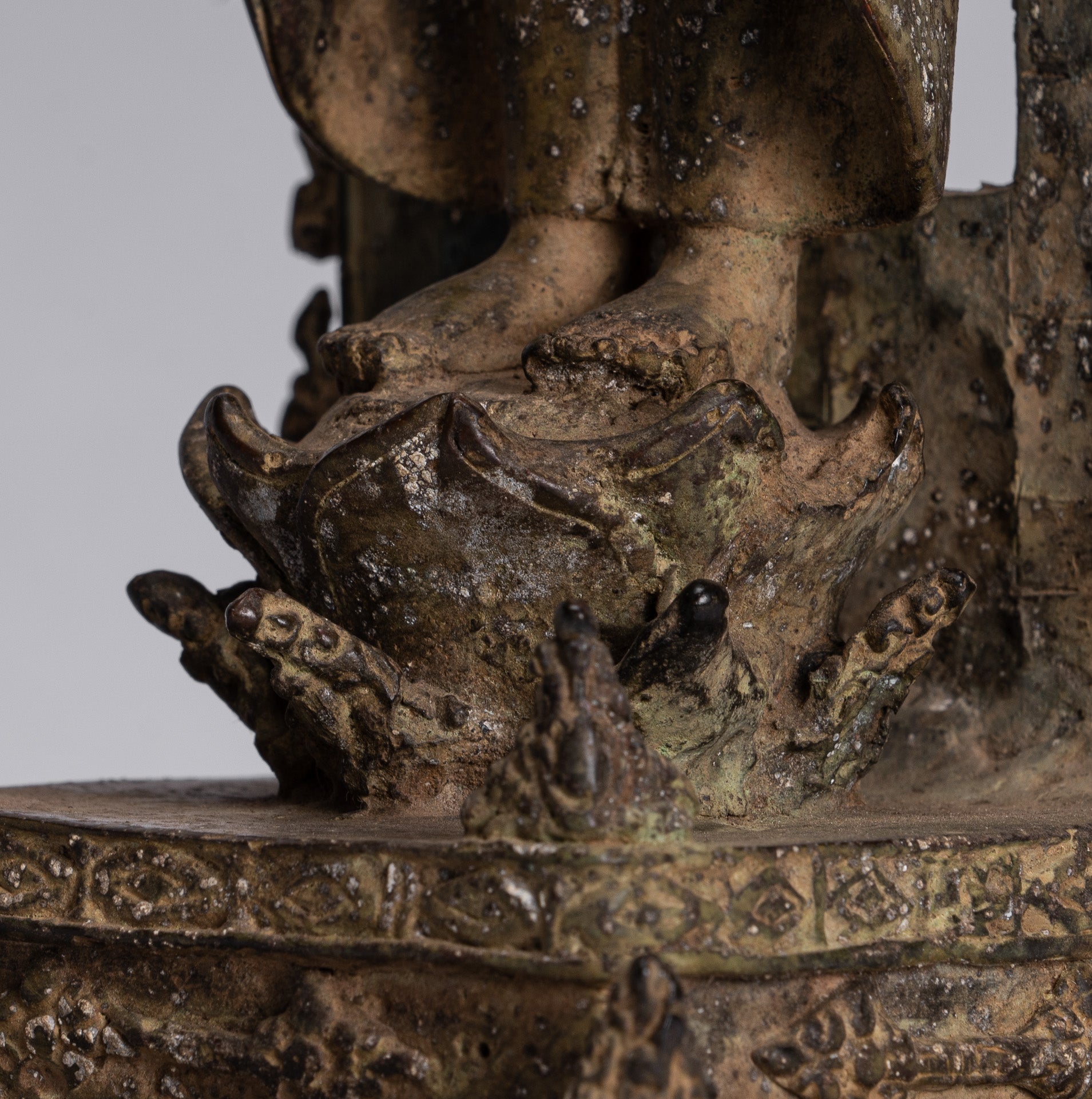 Buddha-Statue – Antike stehende Java-Buddha-Statue aus Bronze im indonesischen Stil – 39 cm/16 Zoll