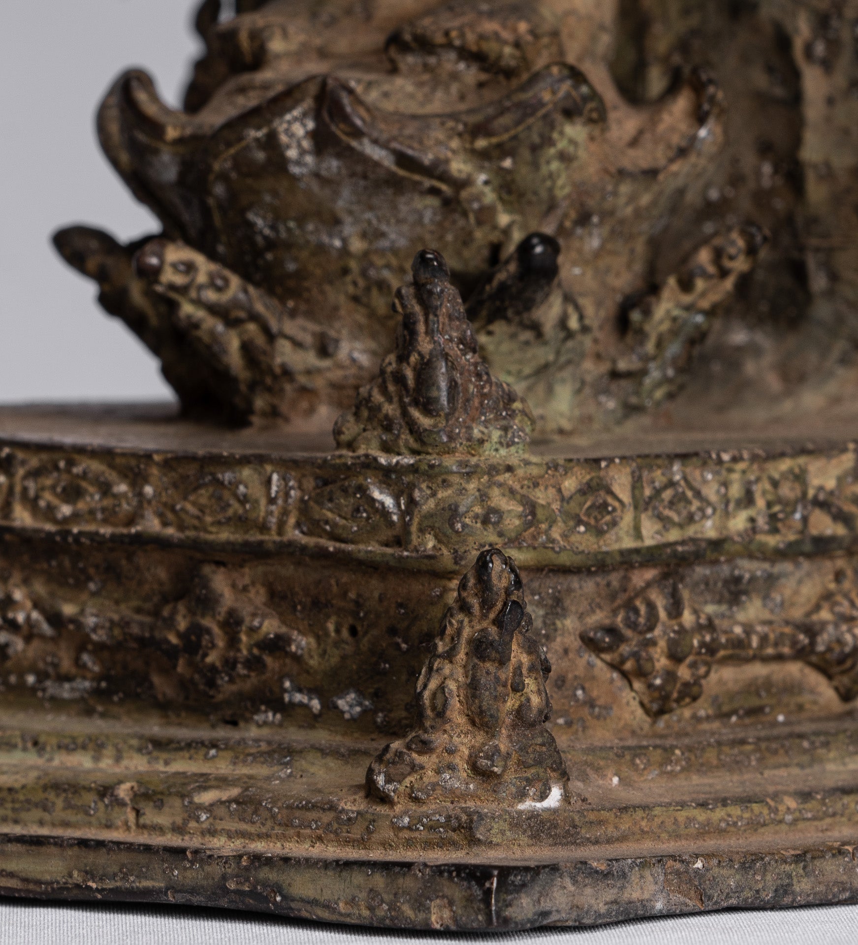 Buddha-Statue – Antike stehende Java-Buddha-Statue aus Bronze im indonesischen Stil – 39 cm/16 Zoll