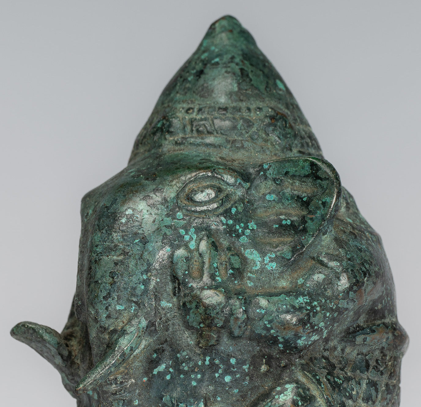 Bronzo in stile Khmer antico seduto statua di elefante rotondo - 10 cm/4 "di altezza