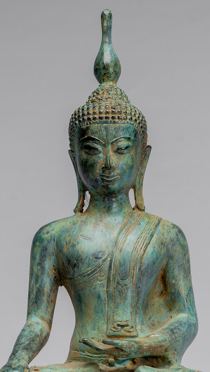 Statue de Bouddha – Bouddha des Lumières javanais assis en bronze antique de style indonésien avec disciples – 32 cm