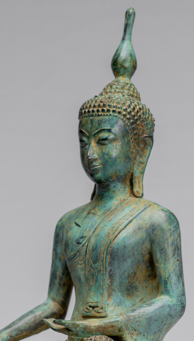 Statue de Bouddha – Bouddha des Lumières javanais assis en bronze antique de style indonésien avec disciples – 32 cm