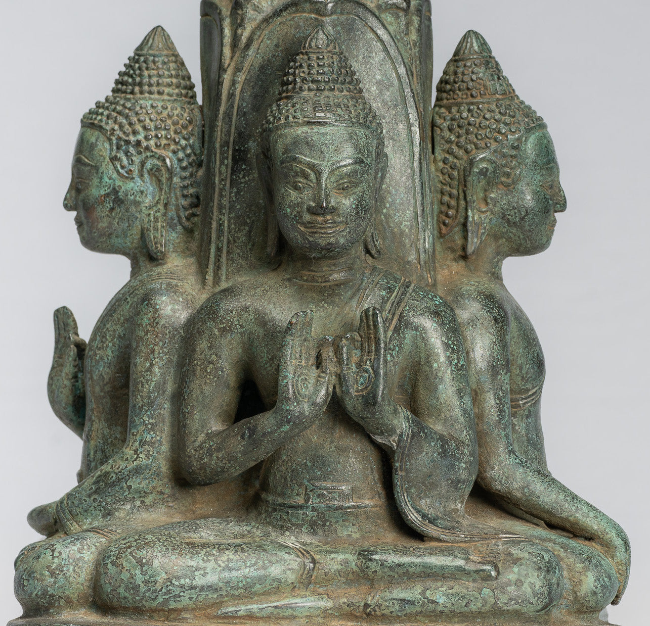 Statue antique de Bouddha à quatre voies en bronze de style khmer d'Asie du Sud-Est - 28 cm/11"