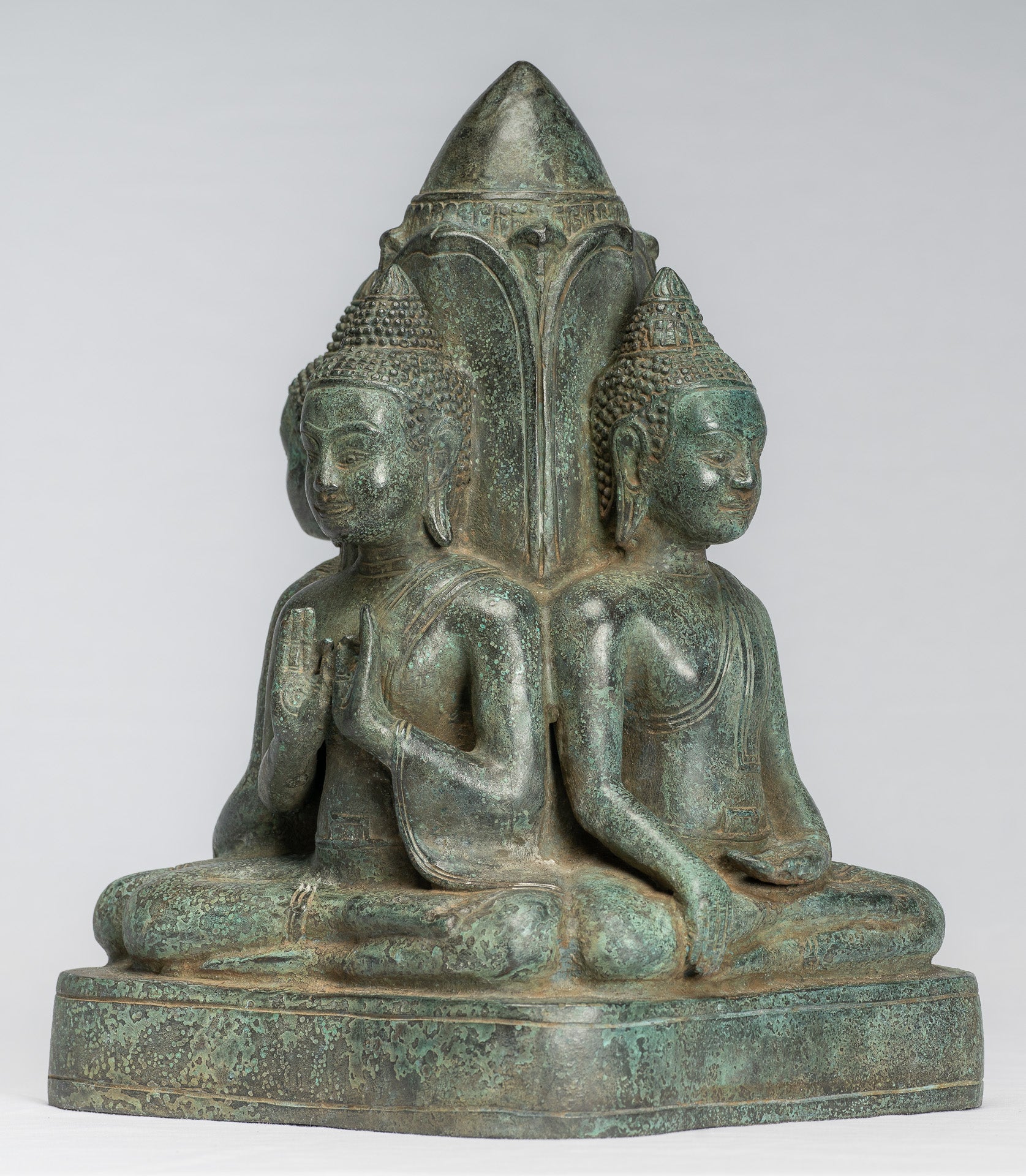 Statue antique de Bouddha à quatre voies en bronze de style khmer d'Asie du Sud-Est - 28 cm/11"