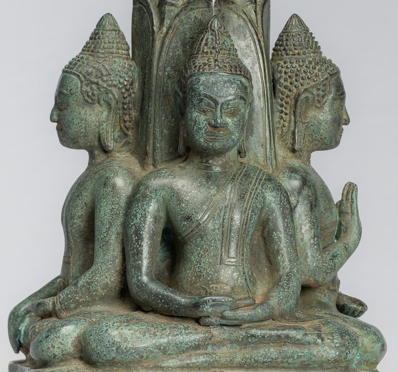 Statue antique de Bouddha à quatre voies en bronze de style khmer d'Asie du Sud-Est - 28 cm/11"