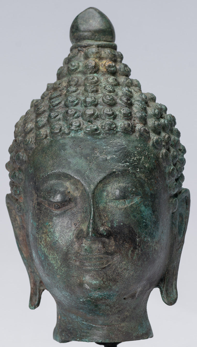 Tête de Bouddha – Tête de Bouddha en bronze montée sur Chiang Saen de style thaïlandais antique – 18 cm/7"