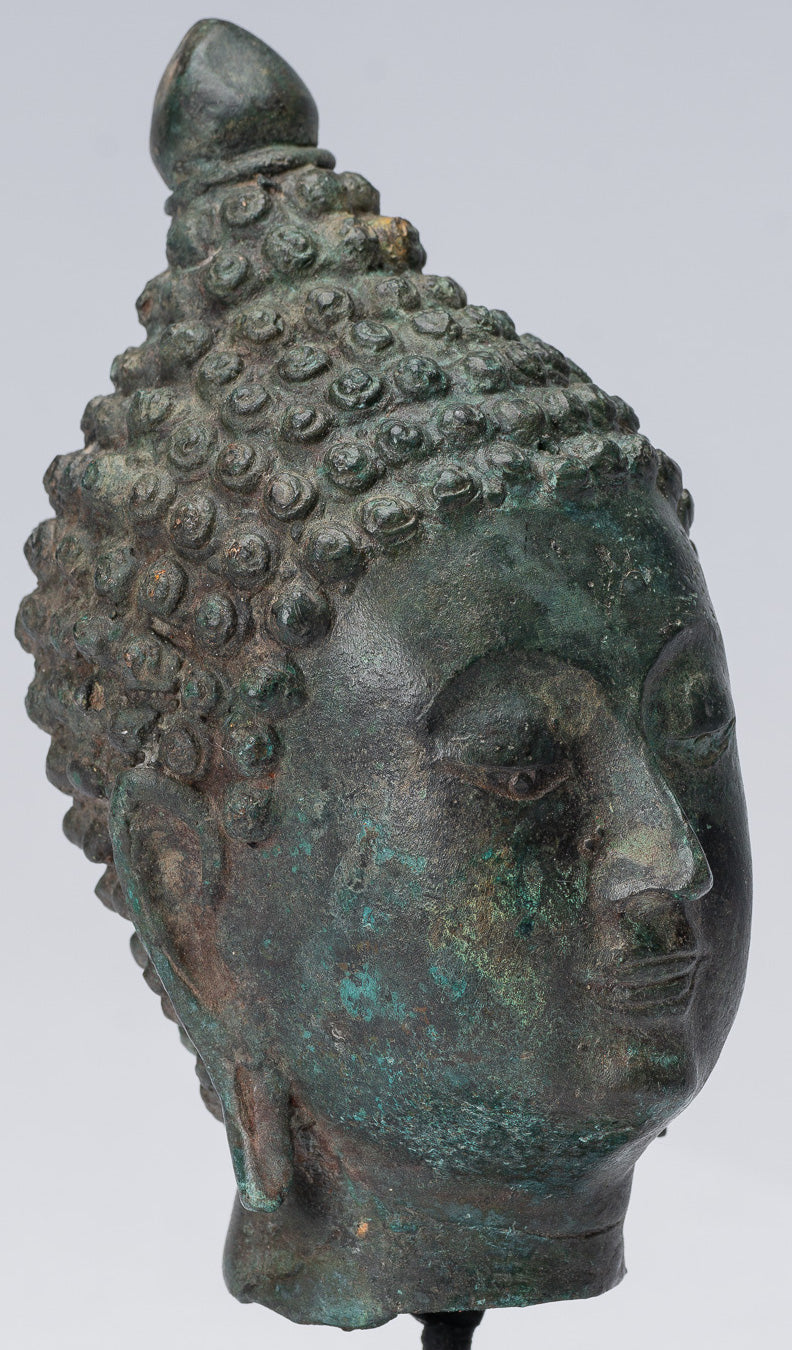 Tête de Bouddha – Tête de Bouddha en bronze montée sur Chiang Saen de style thaïlandais antique – 18 cm/7"