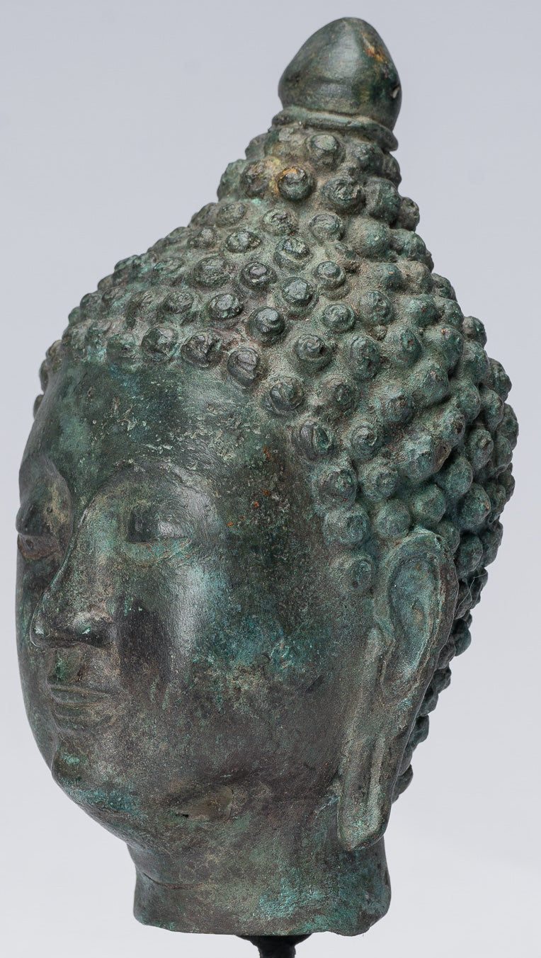 Tête de Bouddha – Tête de Bouddha en bronze montée sur Chiang Saen de style thaïlandais antique – 18 cm/7"