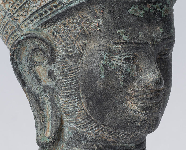 Estatua de Vishnu - Jefe de Khmer Vishnu Montado Vishnu de estilo srei de estilo Srei.