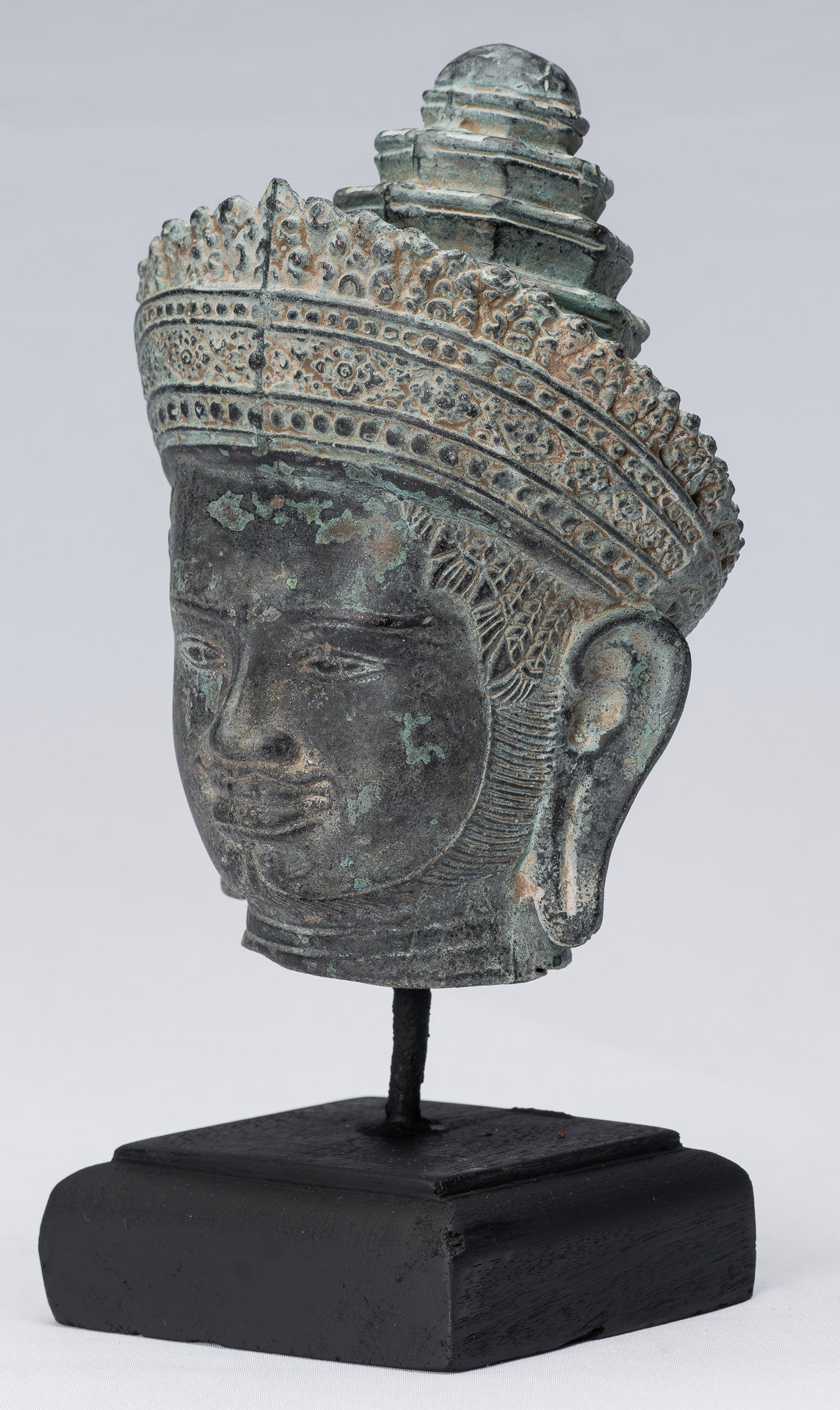 Estatua de Vishnu - Jefe de Khmer Vishnu Montado Vishnu de estilo srei de estilo Srei.