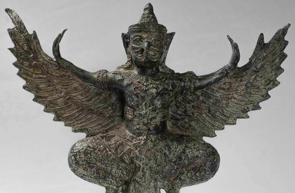 Stehende Vishnu Garuda-Statue aus Bronze im antiken Thai-Stil – 33 cm.
