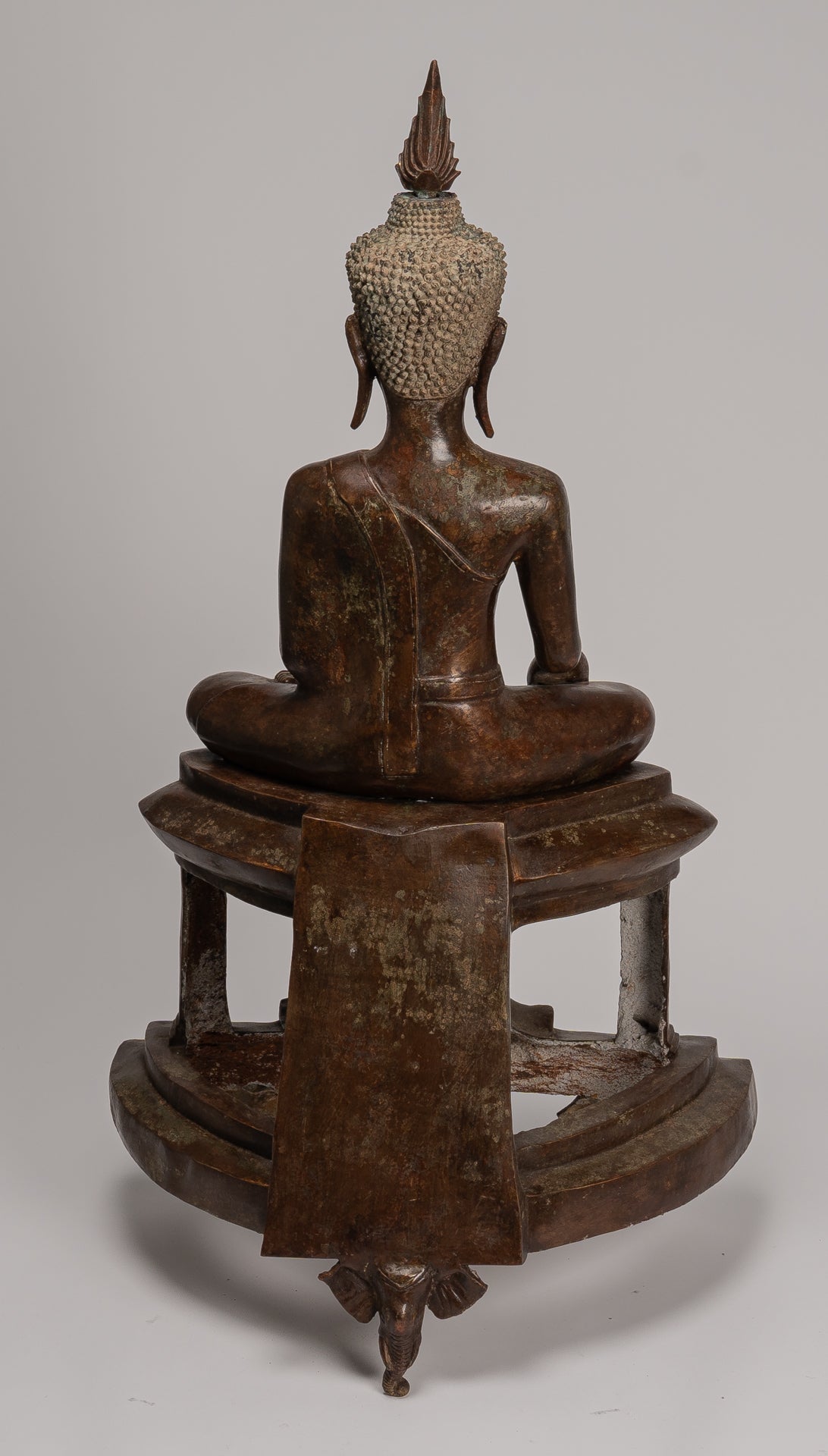 Statue de Bouddha - CHIang de style thaï antique
