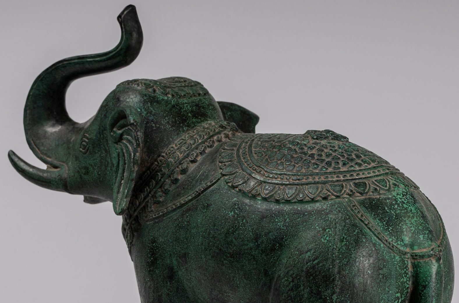 Antique Khmer Style Bronze in piedi statua di elefante - 38 cm/15 "di altezza